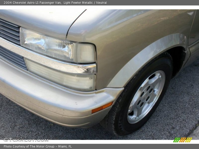 Light Pewter Metallic / Neutral 2004 Chevrolet Astro LS Passenger Van