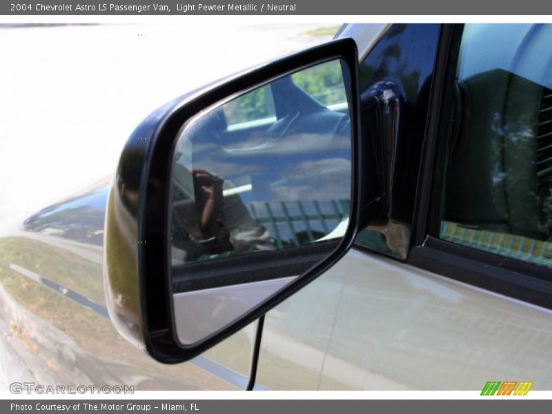 Light Pewter Metallic / Neutral 2004 Chevrolet Astro LS Passenger Van