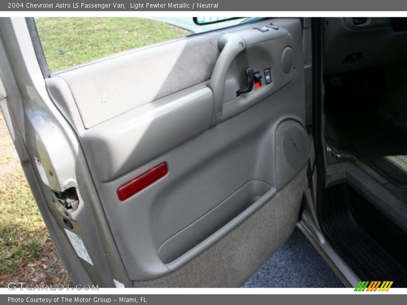 Light Pewter Metallic / Neutral 2004 Chevrolet Astro LS Passenger Van