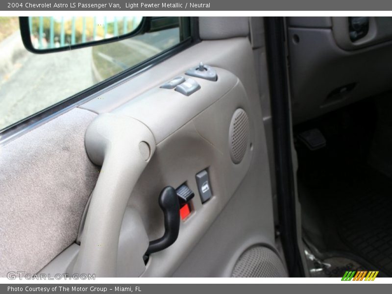 Light Pewter Metallic / Neutral 2004 Chevrolet Astro LS Passenger Van