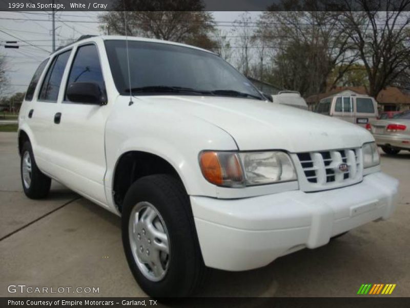 White / Gray 1999 Kia Sportage