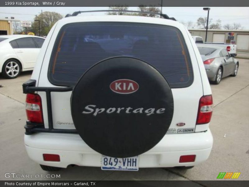 White / Gray 1999 Kia Sportage