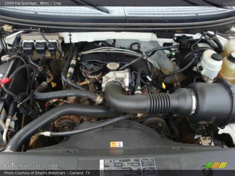 White / Gray 1999 Kia Sportage