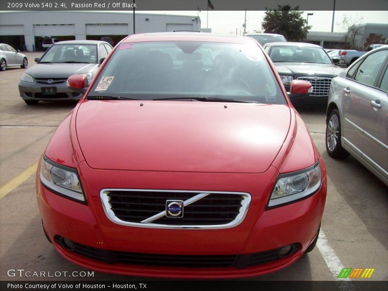 Passion Red / Off Black 2009 Volvo S40 2.4i