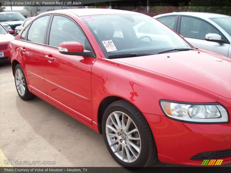 Passion Red / Off Black 2009 Volvo S40 2.4i