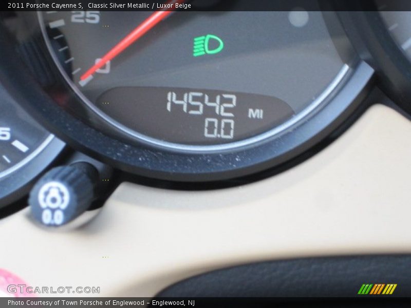 Classic Silver Metallic / Luxor Beige 2011 Porsche Cayenne S