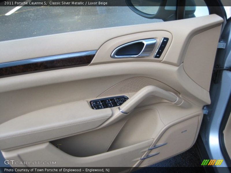 Classic Silver Metallic / Luxor Beige 2011 Porsche Cayenne S