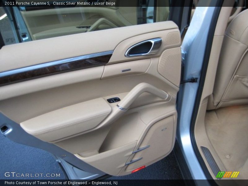 Classic Silver Metallic / Luxor Beige 2011 Porsche Cayenne S