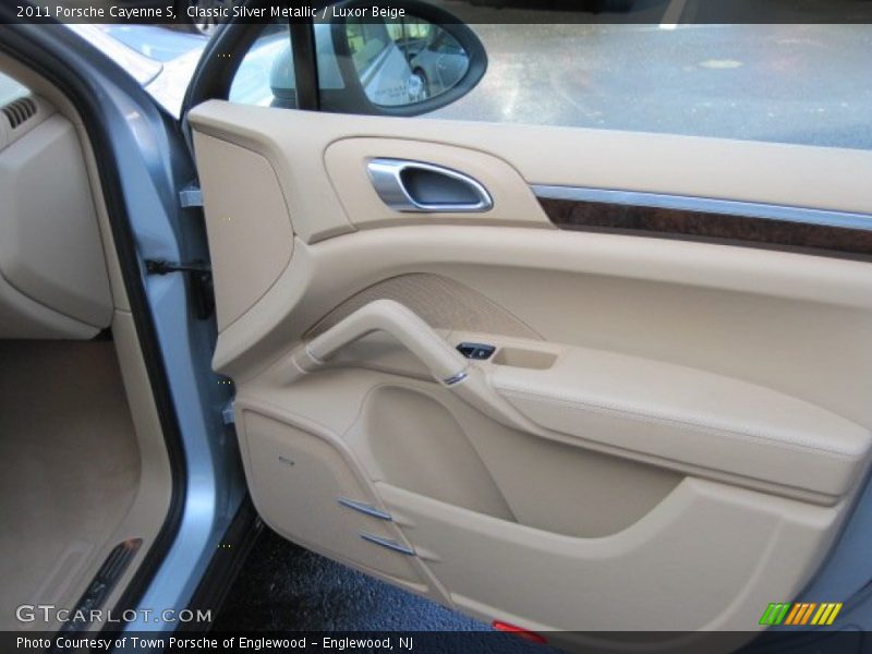 Classic Silver Metallic / Luxor Beige 2011 Porsche Cayenne S