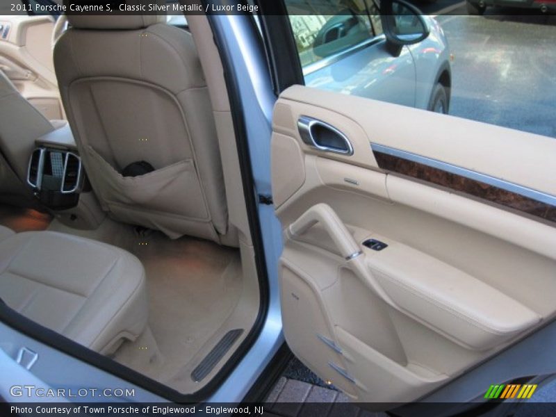 Classic Silver Metallic / Luxor Beige 2011 Porsche Cayenne S