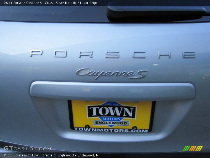 Classic Silver Metallic / Luxor Beige 2011 Porsche Cayenne S