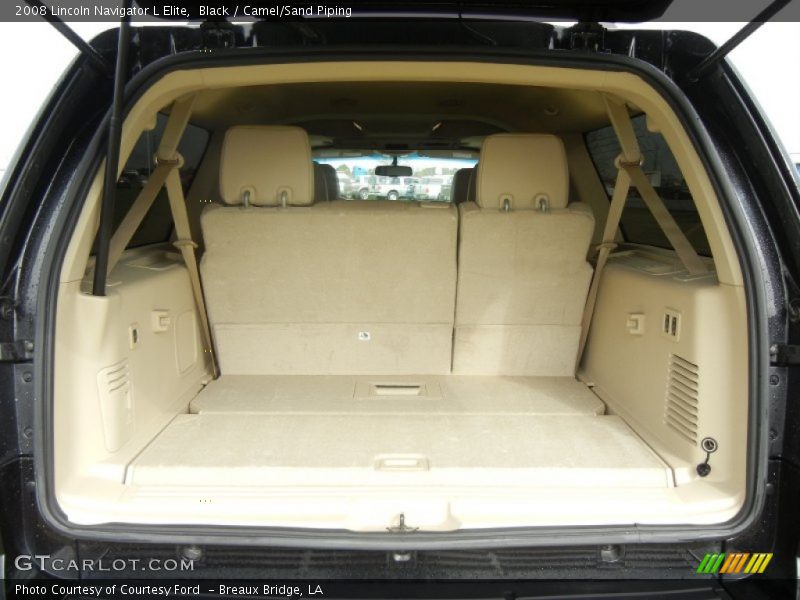  2008 Navigator L Elite Trunk