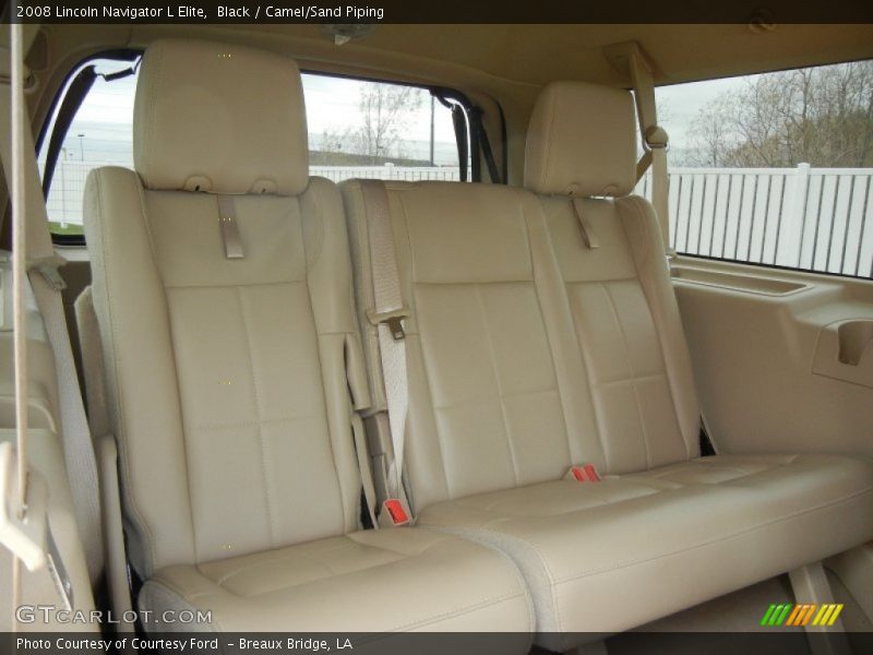 Rear Seat of 2008 Navigator L Elite