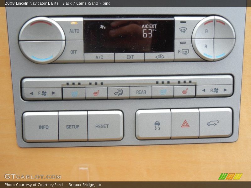 Controls of 2008 Navigator L Elite