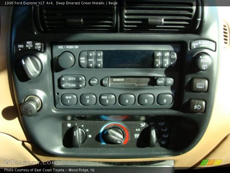 Deep Emerald Green Metallic / Beige 1996 Ford Explorer XLT 4x4