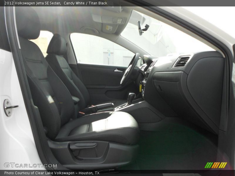 Candy White / Titan Black 2012 Volkswagen Jetta SE Sedan