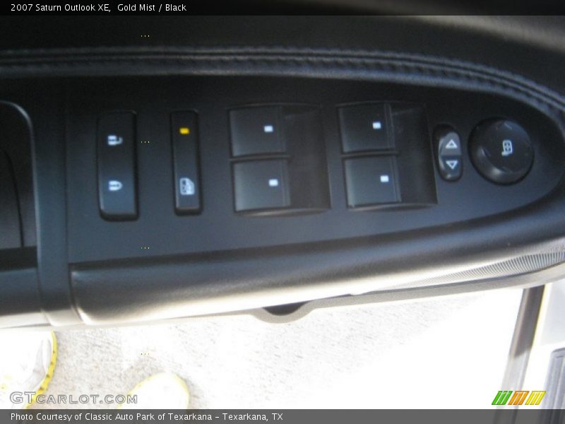 Gold Mist / Black 2007 Saturn Outlook XE