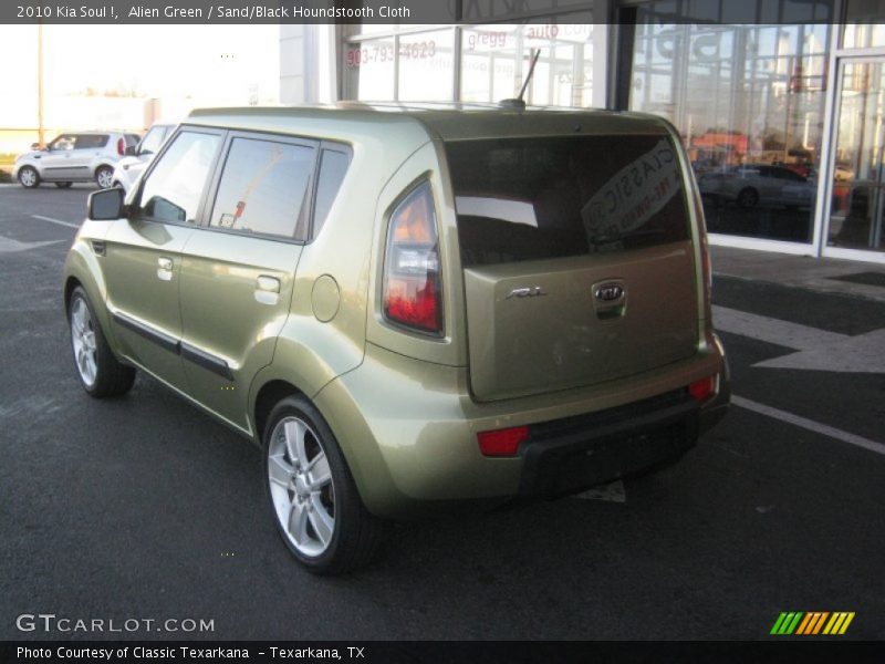 Alien Green / Sand/Black Houndstooth Cloth 2010 Kia Soul !