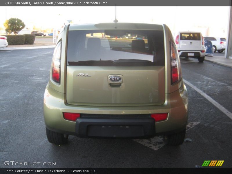 Alien Green / Sand/Black Houndstooth Cloth 2010 Kia Soul !