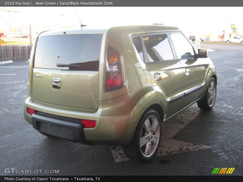 Alien Green / Sand/Black Houndstooth Cloth 2010 Kia Soul !