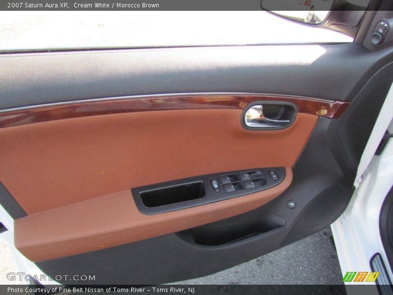 Cream White / Morocco Brown 2007 Saturn Aura XR