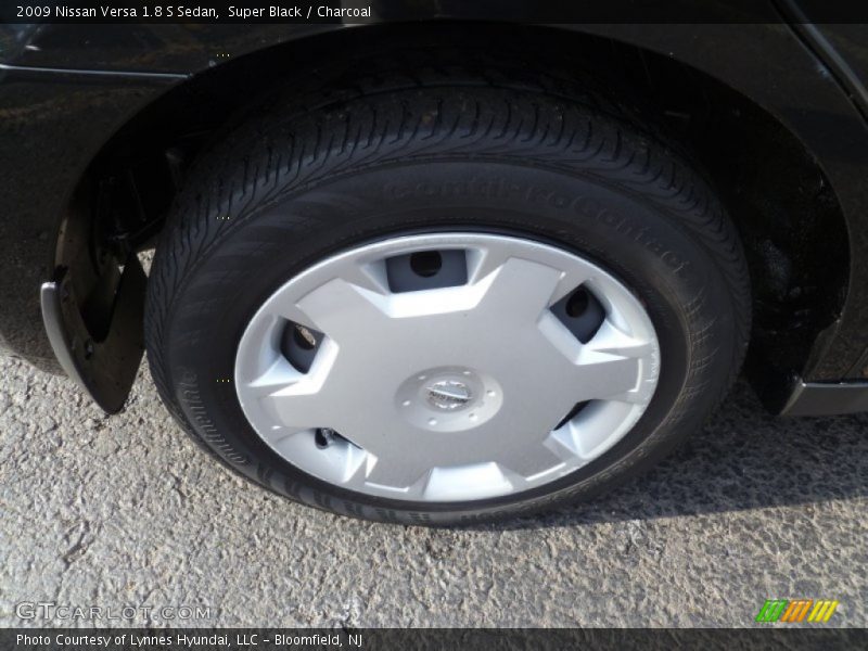 Super Black / Charcoal 2009 Nissan Versa 1.8 S Sedan