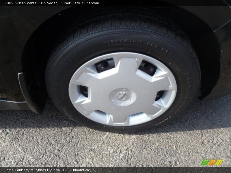 Super Black / Charcoal 2009 Nissan Versa 1.8 S Sedan