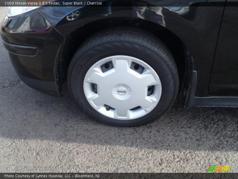Super Black / Charcoal 2009 Nissan Versa 1.8 S Sedan