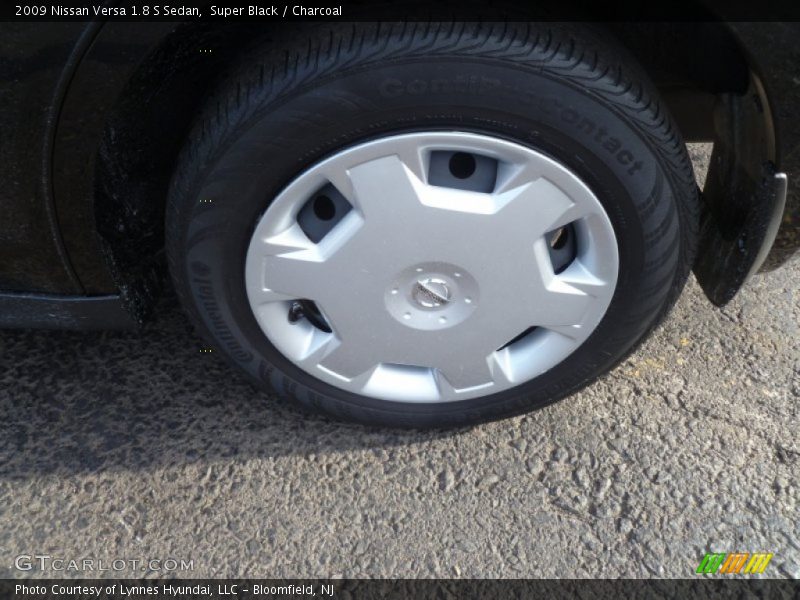 Super Black / Charcoal 2009 Nissan Versa 1.8 S Sedan