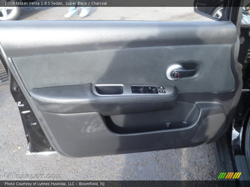 Super Black / Charcoal 2009 Nissan Versa 1.8 S Sedan