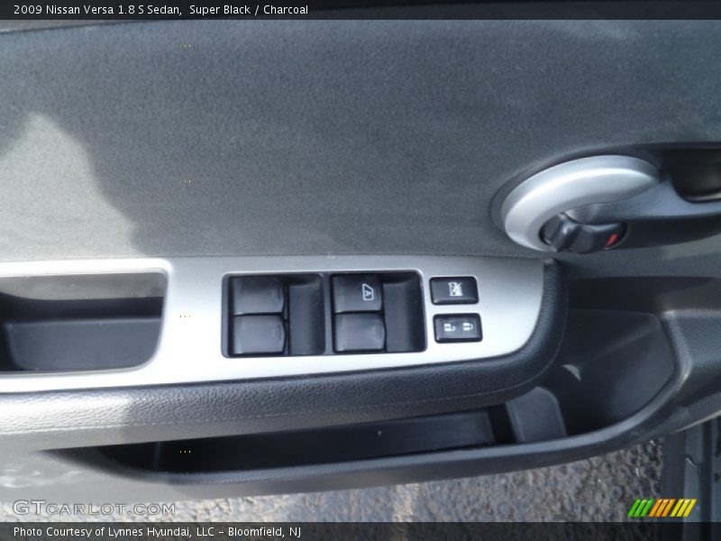Super Black / Charcoal 2009 Nissan Versa 1.8 S Sedan