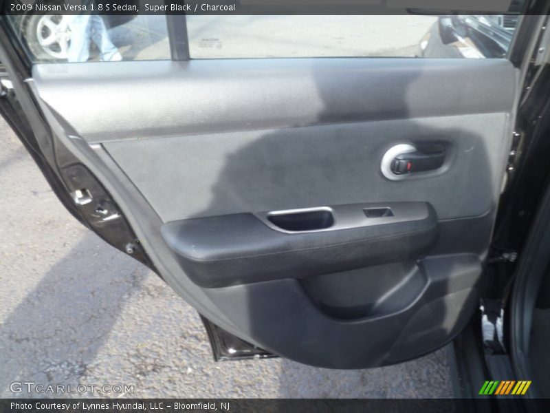Super Black / Charcoal 2009 Nissan Versa 1.8 S Sedan
