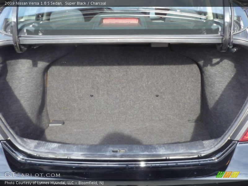 Super Black / Charcoal 2009 Nissan Versa 1.8 S Sedan