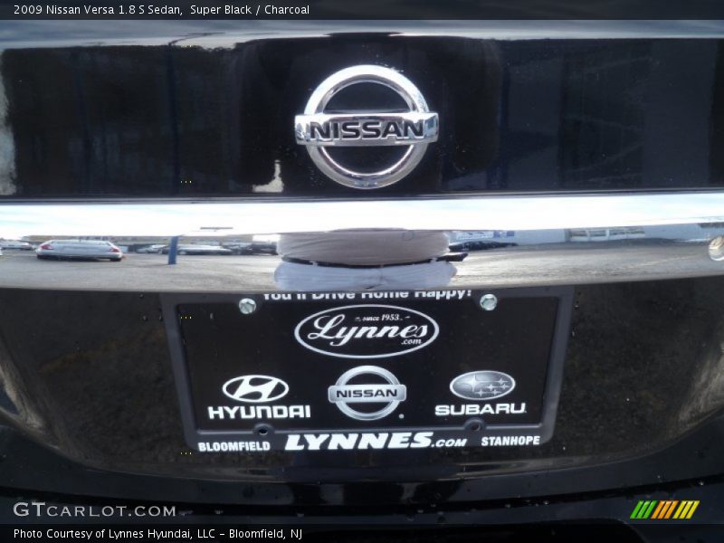 Super Black / Charcoal 2009 Nissan Versa 1.8 S Sedan