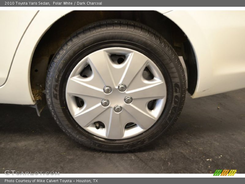 Polar White / Dark Charcoal 2010 Toyota Yaris Sedan