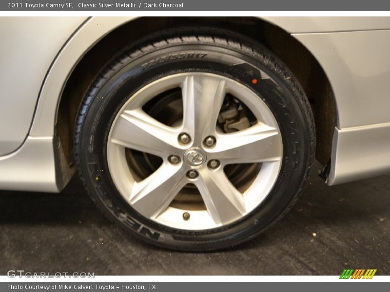 Classic Silver Metallic / Dark Charcoal 2011 Toyota Camry SE