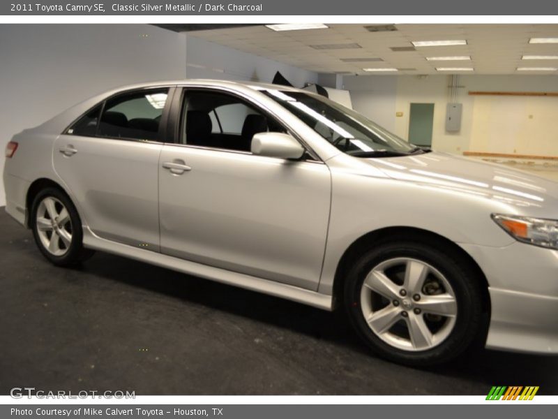 Classic Silver Metallic / Dark Charcoal 2011 Toyota Camry SE
