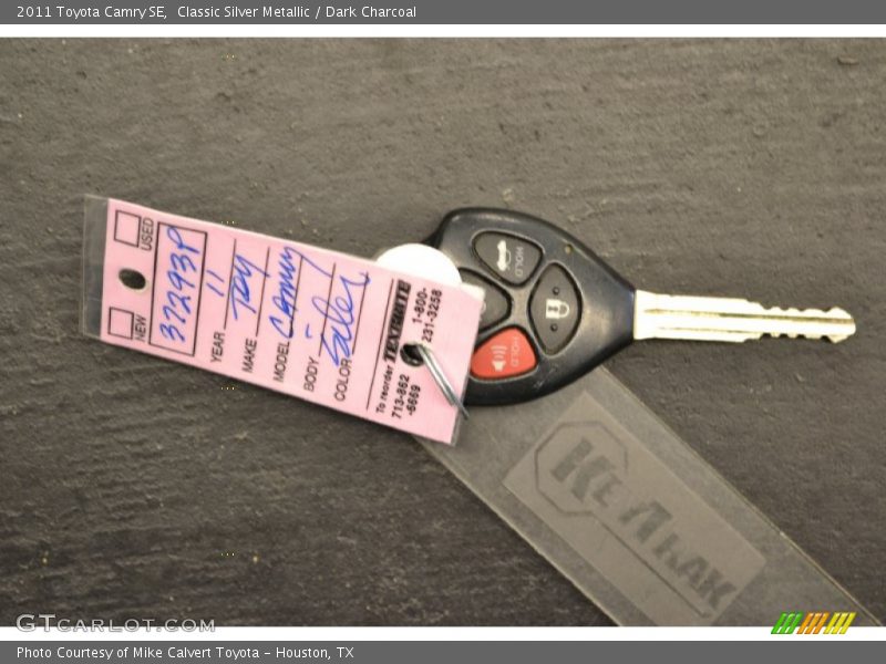 Classic Silver Metallic / Dark Charcoal 2011 Toyota Camry SE
