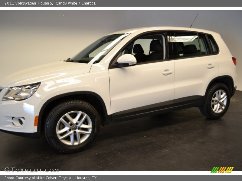 Candy White / Charcoal 2011 Volkswagen Tiguan S