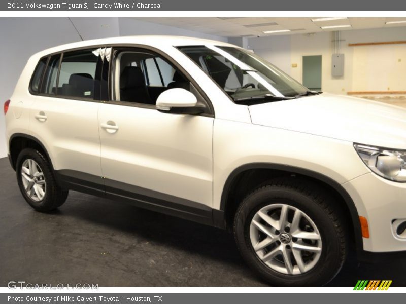 Candy White / Charcoal 2011 Volkswagen Tiguan S