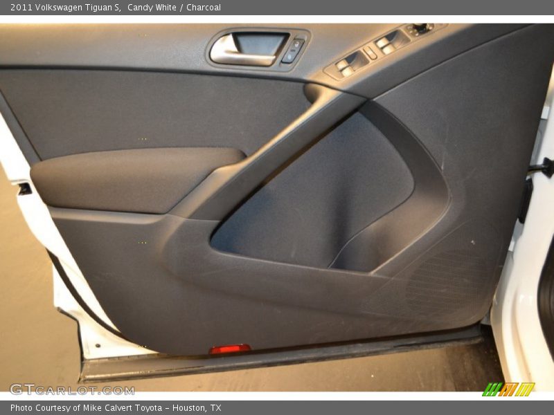 Candy White / Charcoal 2011 Volkswagen Tiguan S