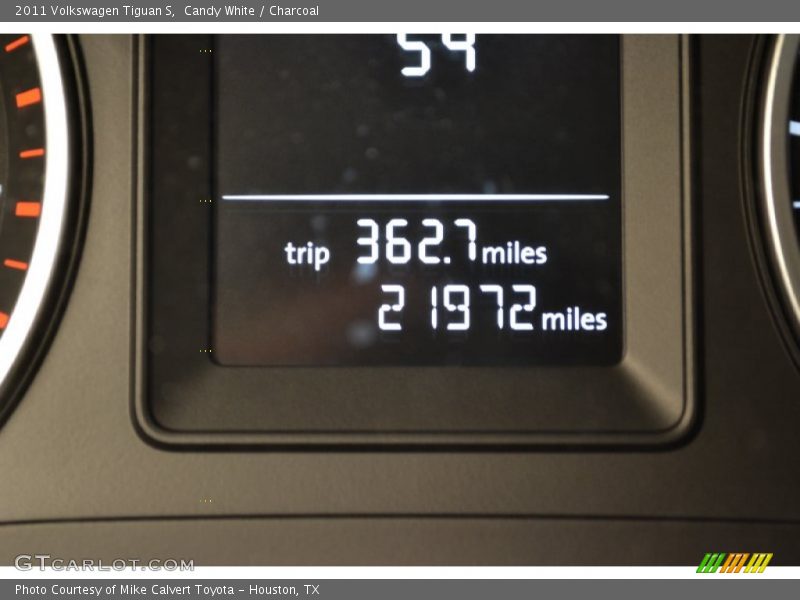 Candy White / Charcoal 2011 Volkswagen Tiguan S