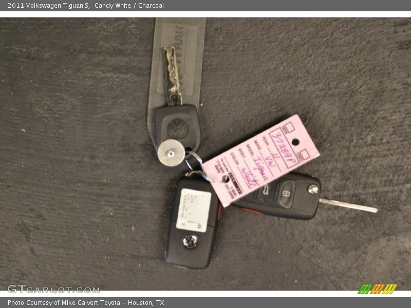 Candy White / Charcoal 2011 Volkswagen Tiguan S