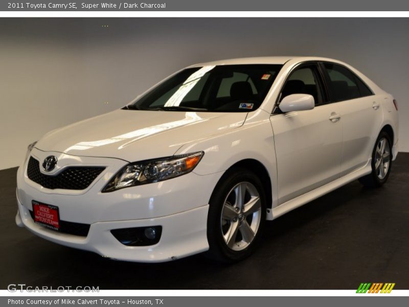 Super White / Dark Charcoal 2011 Toyota Camry SE