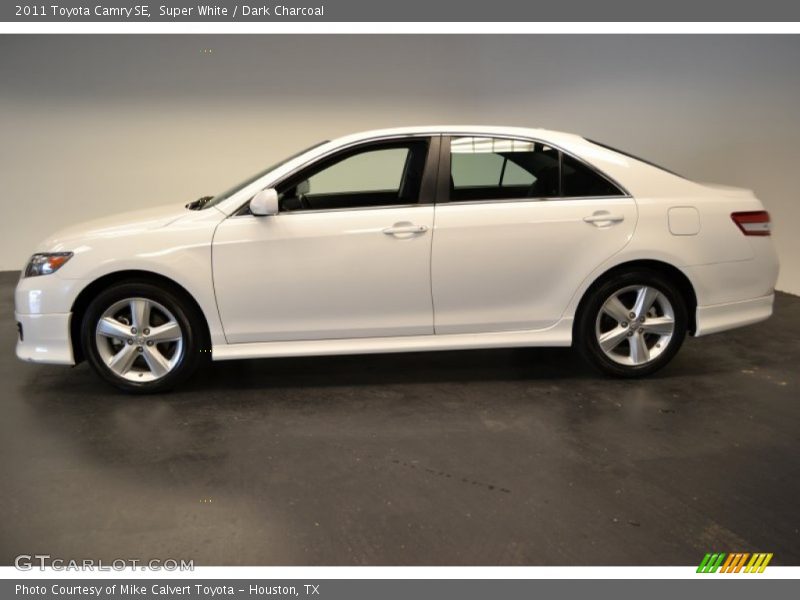 Super White / Dark Charcoal 2011 Toyota Camry SE