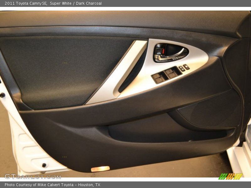 Super White / Dark Charcoal 2011 Toyota Camry SE