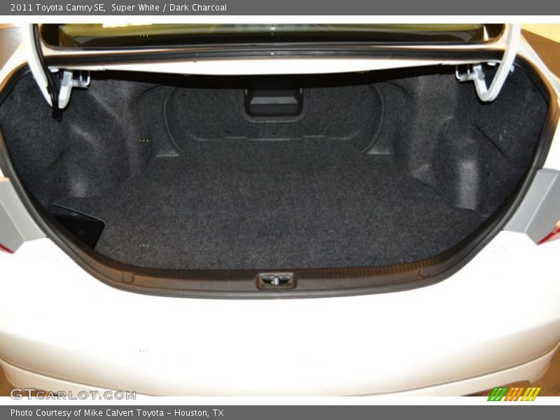 Super White / Dark Charcoal 2011 Toyota Camry SE