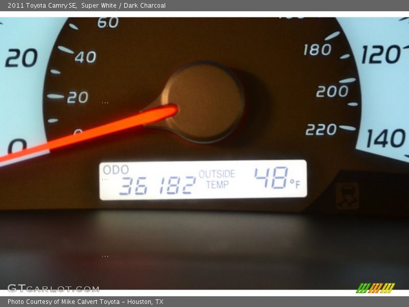 Super White / Dark Charcoal 2011 Toyota Camry SE