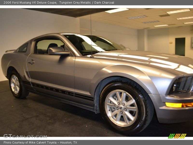Tungsten Grey Metallic / Dark Charcoal 2006 Ford Mustang V6 Deluxe Coupe