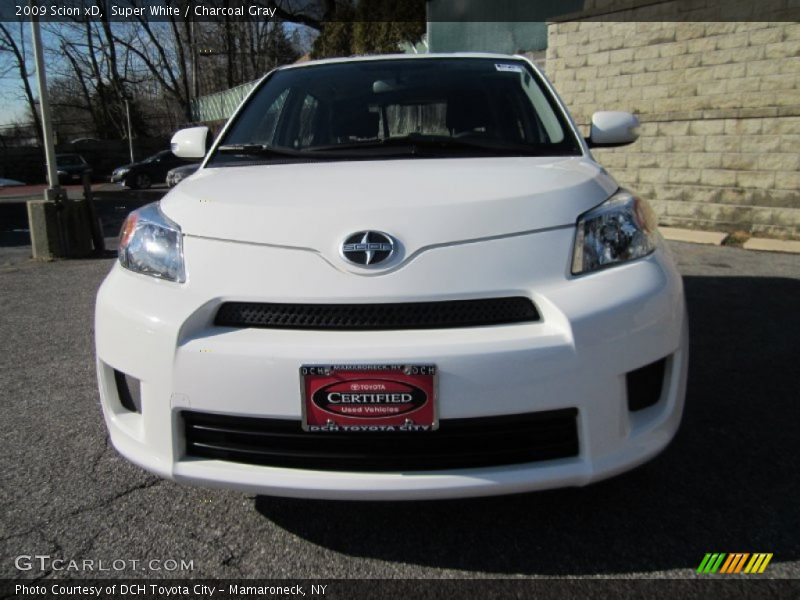 Super White / Charcoal Gray 2009 Scion xD